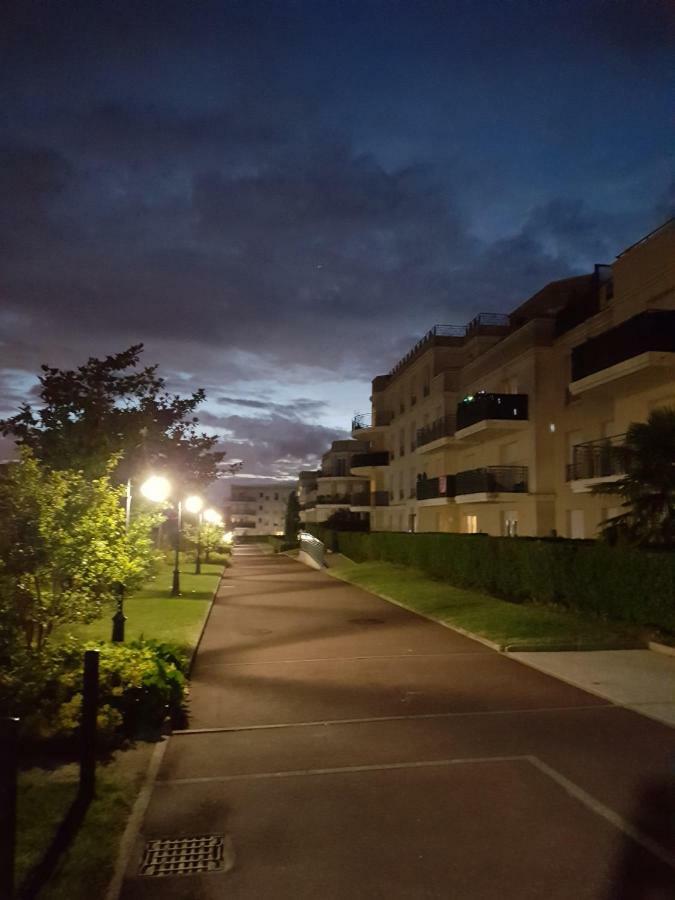 Sweet Apartment In Front Of Disneyland'S Castel Montévrain Exterior photo